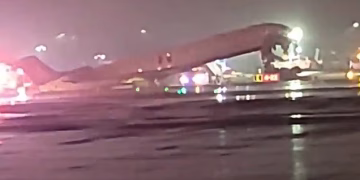 Συγκρούστηκε αεροσκάφος της Air Canada Express με όχημα στο La Guardia – Υπάρχουν τραυματίες, άγνωστη η σοβαρότητα τους