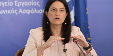 Έτσι διαμορφώνονται οι μηνιαίες απολαβές μετά την αύξηση του κατώτατου μισθού – Aναλυτικά παραδείγματα (photo)