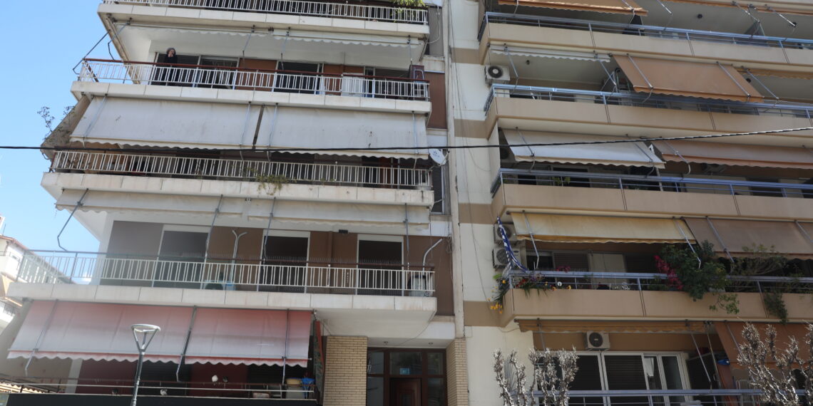 Σοκαριστικές μαρτυρίες για το διπλό φονικό στου Ζωγράφου: «Είχαμε να τις δούμε 1,5 μήνα, υπήρχε έντονη μυρωδιά» (video)