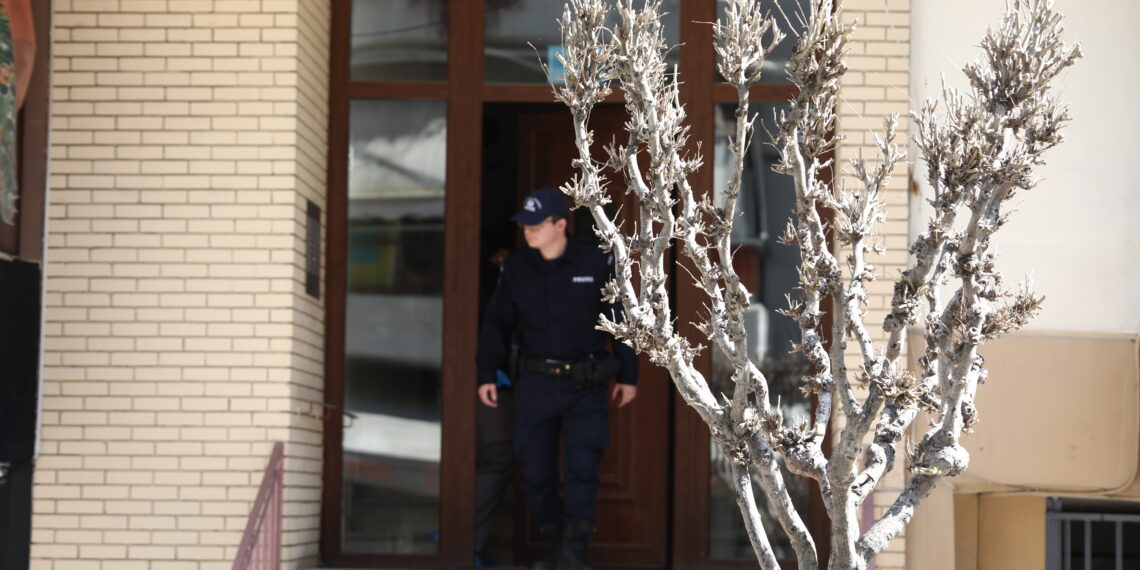 Σοκαριστικές μαρτυρίες για το διπλό φονικό στου Ζωγράφου: «Είχαμε να τις δούμε 1,5 μήνα, υπήρχε έντονη μυρωδιά» (video)