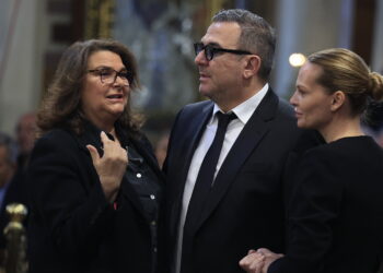 Ποιοι διάσημοι είπαν το τελευταίο «αντίο» στη Μαρινέλλα στη Μητρόπολη (photo)