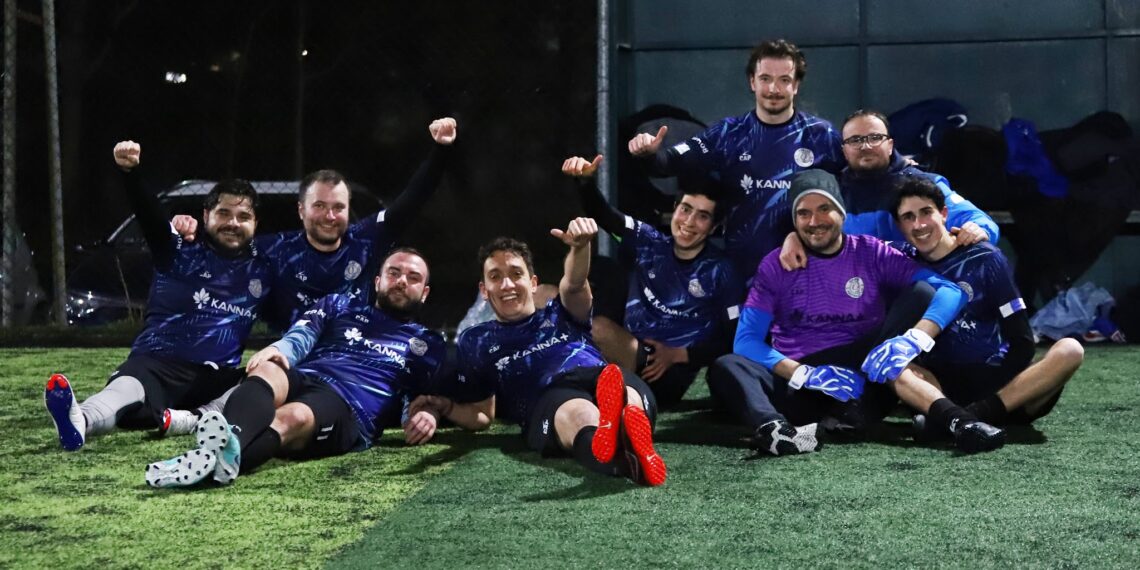 Θεσσαλονίκη: Φαρμακοποιοί έφτιαξαν μια μικρή ποδοσφαιρική ομάδα με μεγάλη καρδιά