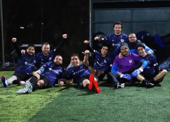 Θεσσαλονίκη: Φαρμακοποιοί έφτιαξαν μια μικρή ποδοσφαιρική ομάδα με μεγάλη καρδιά