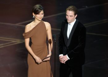 Zendaya: Με δαχτυλίδι αρραβώνων και βέρα στη σκηνή των Όσκαρ