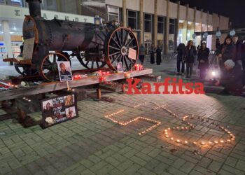 Τέμπη: «Ήταν έγκλημα», φώναξαν συγγενείς των θυμάτων μπροστά από τον ΟΣΕ Θεσσαλονίκης την ώρα του δυστυχήματος (ΦΩΤΟ+Video)