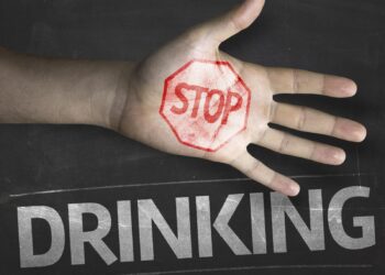 Πολωνία: Απαγορεύθηκε το βραδινό αλκοόλ στη Βαρσοβία