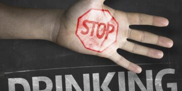 Πολωνία: Απαγορεύθηκε το βραδινό αλκοόλ στη Βαρσοβία