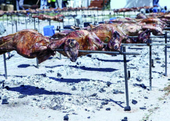 Πασχαλινό τραπέζι με… κοτόπουλο και χωρίς κοκορέτσι;