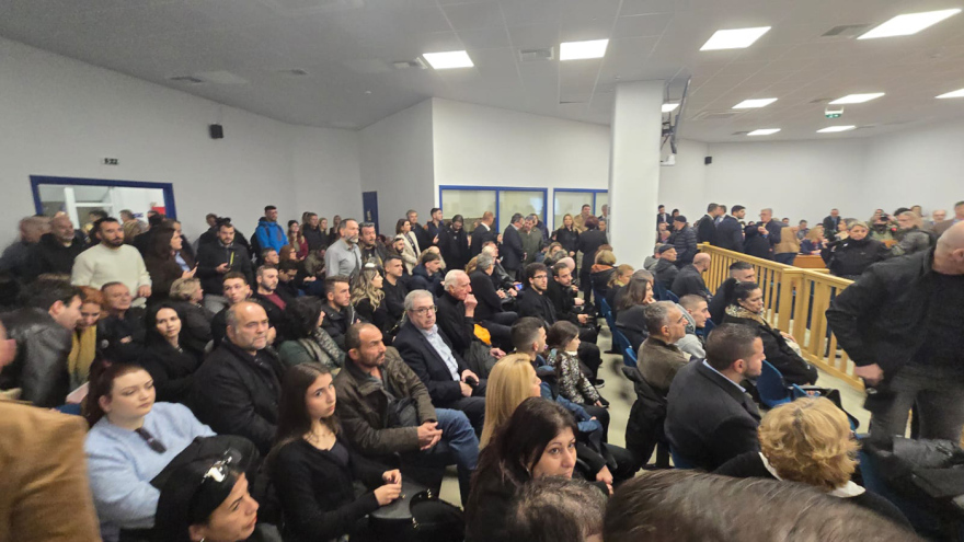 Τέμπη: Ξεκίνησε η δίκη – Ζωντανά όλες οι εξελίξεις