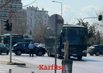 Τροχαίο μπροστά στο δημαρχείο Θεσσαλονίκης