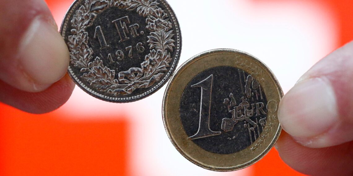 Ο πόλεμος στη Μ. Ανατολή αυξάνει το κόστος για τους δανειολήπτες σε ελβετικό φράγκο