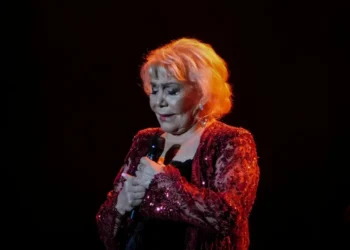 Δείτε live: Το τελευταίο αντίο στη Μαρινέλλα