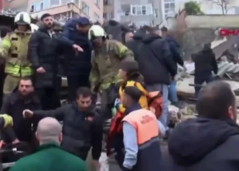 Κατέρρευσαν δύο κτίρια στην Κωνσταντινούπολη– Αναφορές για τραυματίες (video)