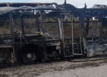 Θεσσαλονίκη: Λεωφορείο του ΚΤΕΛ τυλίχθηκε στις φλόγες – Σώοι όλοι οι επιβάτες (βίντεο)