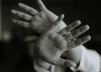 Θρίλερ με την 24χρονη που ξυλοκοπήθηκε στη Βέροια: «Ενδέχεται να μείνει ανάπηρη» (Video)