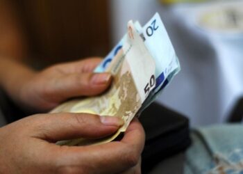Tι αλλάζει με την αύξηση του κατώτατου μισθού στα 920 ευρώ