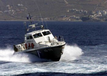 Άγιον Όρος: Μίνι λεωφορείο έπεσε στη θάλασσα – Σώος ο 72χρονος οδηγός