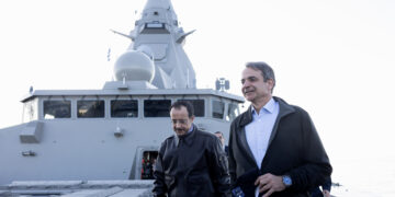 Στη φρεγάτα «Κίμων» Χριστοδουλίδης-Μητσοτάκης: «Γράφετε ιστορία» (photo)