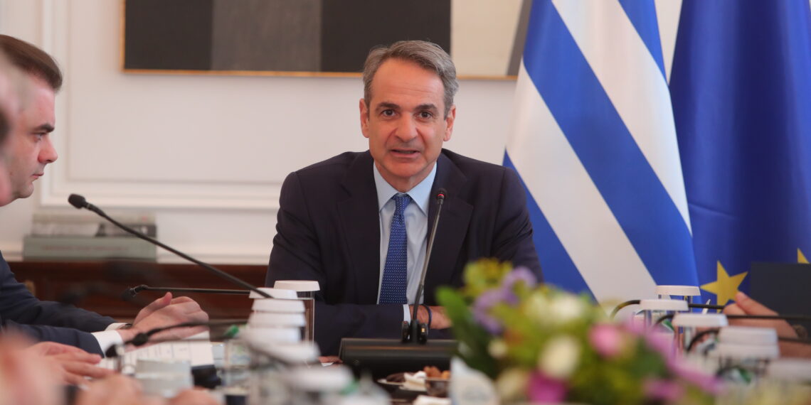 Κ. Μητσοτάκης στο Υπουργικό: Στα 920 ευρώ ο κατώτατος μισθός