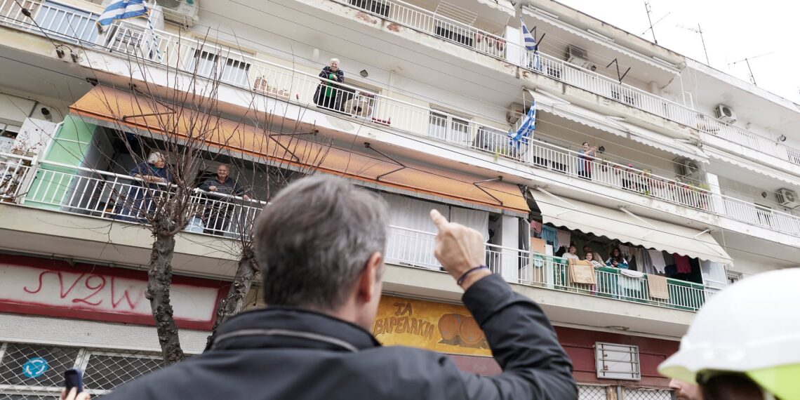 Συζήτηση από το …μπαλκόνι με τον Κ.Μητσοτάκη