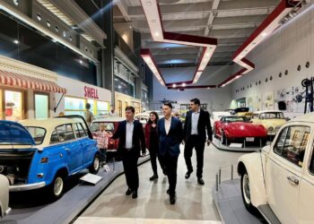 Επίσκεψη Μπεκίρη στο ΝΟΗΣΙΣ Θεσσαλονίκης – Στο επίκεντρο ο ρόλος του Κέντρου στην εκπαίδευση και την καινοτομία