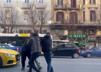 Θεσσαλονίκη: Σε διαθεσιμότητα ο οδηγός λεωφορείου ΟΑΣΘ που ξυλοκόπησε οδηγό ΙΧ (βίντεο)