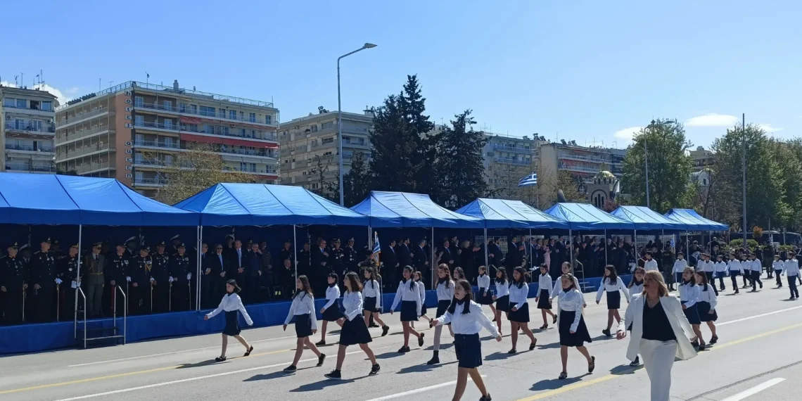 Θεσσαλονίκη: Με παλμό και υπερηφάνεια η παρέλαση της 25ης Μαρτίου (φωτο & βίντεο)
