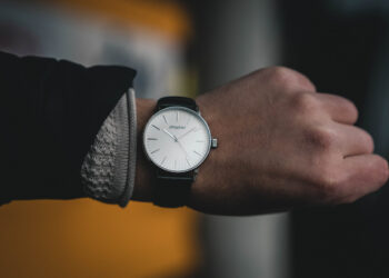 Το έχετε παρατηρήσει; Γιατί τα ρολόγια στις διαφημίσεις δείχνουν 10:10;