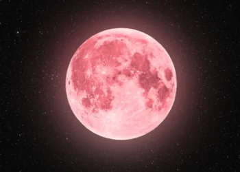 Έρχεται η «Ροζ Πανσέληνος»: Το φεγγάρι που βγάζει αλήθειες και κλείνει εκκρεμότητες