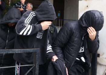 Απάτες εκατομμυρίων ευρώ σε βάρος του ΕΦΚΑ: Κακουργηματική δίωξη στους 22 συλληφθέντων για τις