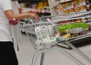 Επισιτιστική βοήθεια 400 εκατ. ευρώ με vouchers στα νοικοκυριά