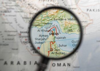 Κρίσιμες ώρες για τα Στενά του Ορμούζ: Το τελεσίγραφο Τραμπ λήγει