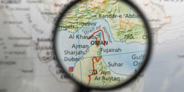 Κρίσιμες ώρες για τα Στενά του Ορμούζ: Το τελεσίγραφο Τραμπ λήγει