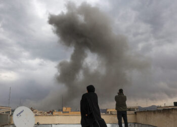 Ισχυρές εκρήξεις στη δυτική Τεχεράνη – Η έδρα των υπηρεσιών έκτακτης ανάγκης στην πρωτεύουσα έγινε στόχος αεροπορικών επιδρομών