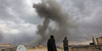 Ισχυρές εκρήξεις στη δυτική Τεχεράνη – Η έδρα των υπηρεσιών έκτακτης ανάγκης στην πρωτεύουσα έγινε στόχος αεροπορικών επιδρομών