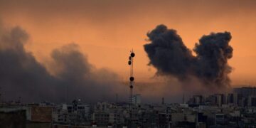 Ισραηλινή επίθεση σε πυρηνικές εγκαταστάσεις του Ιράν – Από λεπτό σε λεπτό το διάγγελμα Χαμενεΐ