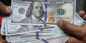 Η πολεμική κλιμάκωση στην Μέση Ανατολή εκτινάσσσει την αξία του δολαρίου ως ασφαλούς καταφυγίου