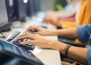 Στο 7,7% υποχώρησε η ανεργία τον Ιανουάριο