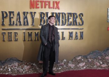Λάμψη αστέρων και τραγιάσκες στην πρεμιέρα του «Peaky Blinders: The Immortal Man»