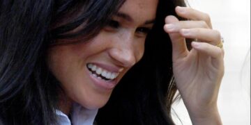 Μέγκαν Μαρκλ: Η τρυφερή αγκαλιά με την κόρη της μέσα από τον φακό του πρίγκιπα Χάρι