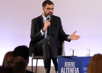 Μαρινάκης: Στη δημοκρατία, ιστορία γράφουν οι παρόντες