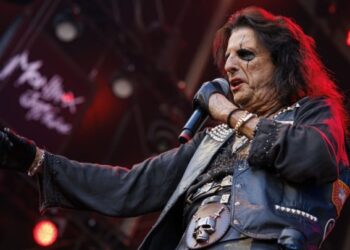 Ο Άλις Κούπερ ανακοίνωσε νέα απομνημονεύματα με τίτλο «Devil on My Shoulder»