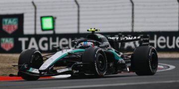 Ο Κίμι Αντονέλι θριάμβευσε στην Σανγκάη