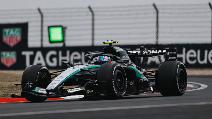 Ο Κίμι Αντονέλι θριάμβευσε στην Σανγκάη