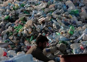 Πλαστικά μπουκάλια μετατρέπονται σε φάρμακο για τη νόσο του Πάρκινσον