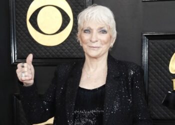 Τζούντι Κόλινς: Η αυλαία μιας θρυλικής διαδρομής με την περιοδεία «Sweet Judy Blue Eyes»