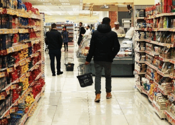 Επιφυλακτικοί οι Έλληνες καταναλωτές, λόγω της κρίσης στη Μέση Ανατολή