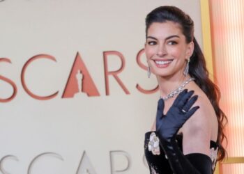 Warner Bros: Απόκοσμο μυστήριο και δεινόσαυροι στο πρώτο τρέιλερ του «The End of Oak Street»