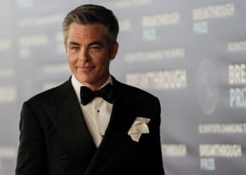 Universal: Ο Κρις Πάιν σε συζητήσεις για τη ρομαντική κομεντί «The Catch» με την Έμα Στόουν