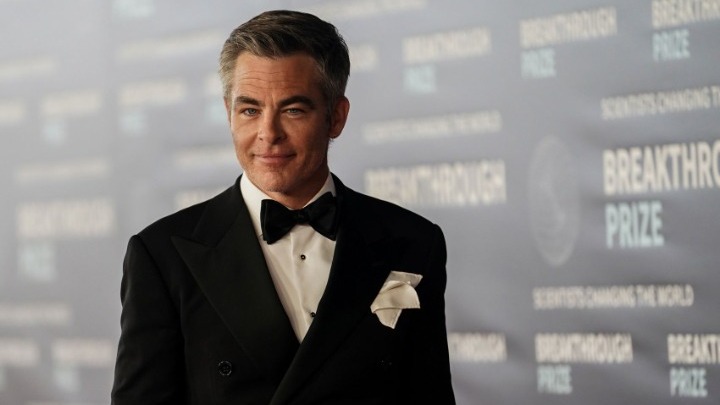 Universal: Ο Κρις Πάιν σε συζητήσεις για τη ρομαντική κομεντί «The Catch» με την Έμα Στόουν